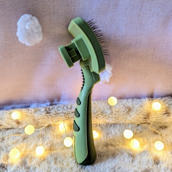 Retractable Dog Brush - Picture 7 of 14